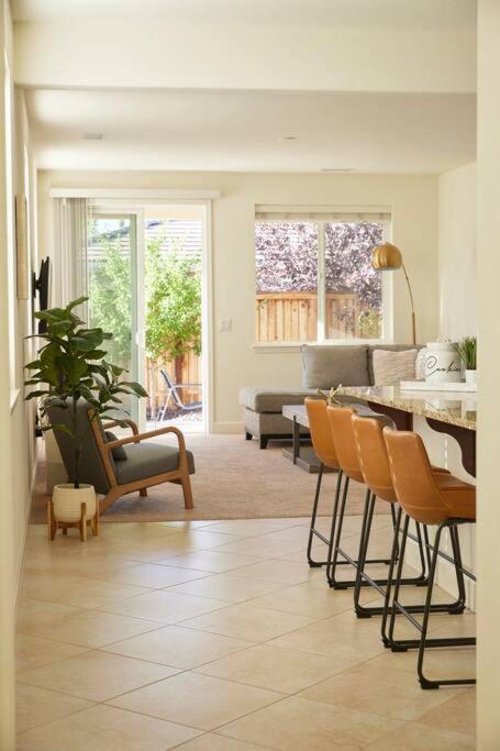 New Upscale House, Tahoe 30-Min W/ Cal King Reno Extérieur photo