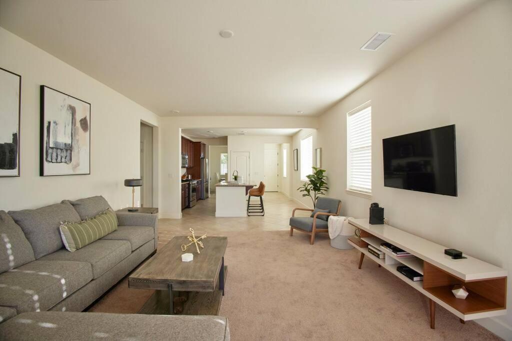New Upscale House, Tahoe 30-Min W/ Cal King Reno Extérieur photo