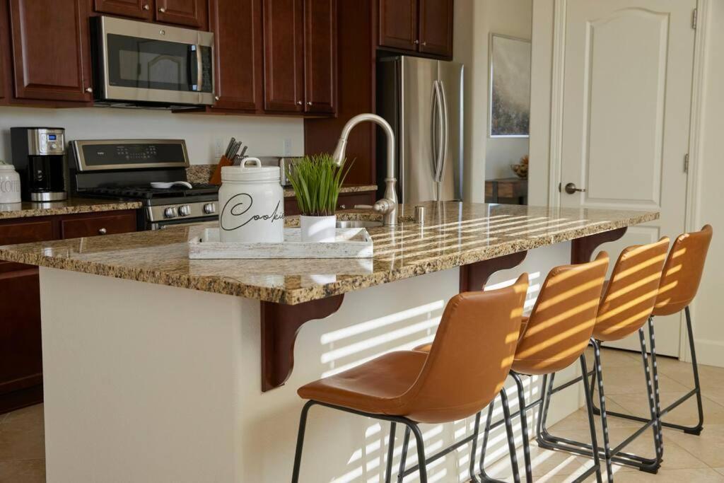 New Upscale House, Tahoe 30-Min W/ Cal King Reno Extérieur photo