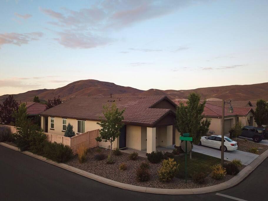 New Upscale House, Tahoe 30-Min W/ Cal King Reno Extérieur photo