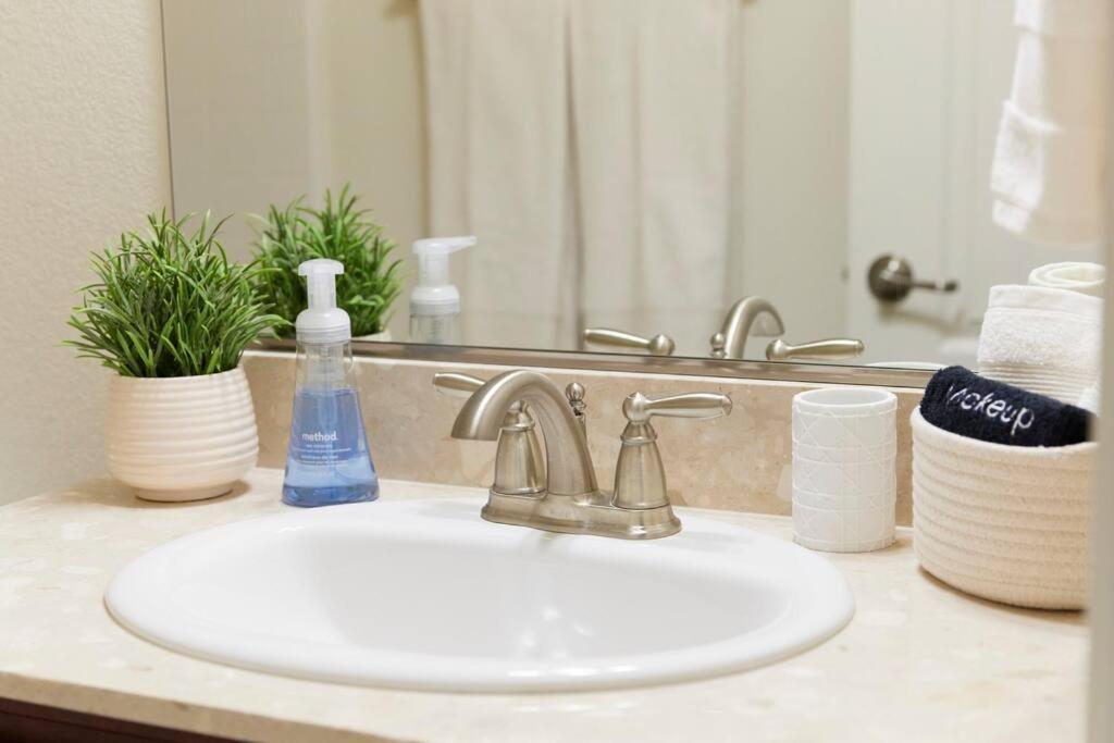 New Upscale House, Tahoe 30-Min W/ Cal King Reno Extérieur photo
