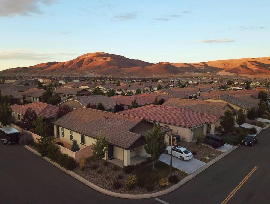 New Upscale House, Tahoe 30-Min W/ Cal King Reno Extérieur photo
